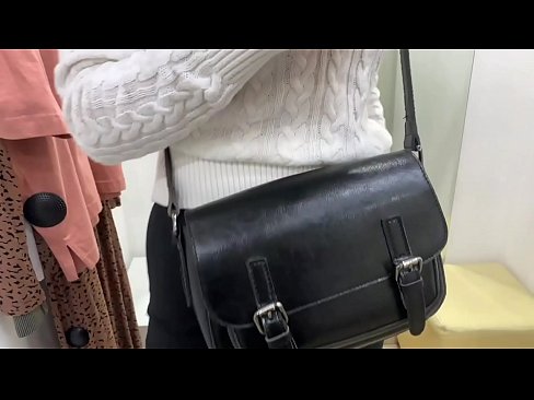 ❤️ Offentlig onani av ungtispe FeralBerry med en dildo i prøverommet ❤ Russisk porno hos oss no.bassaniluigi.ru ❤