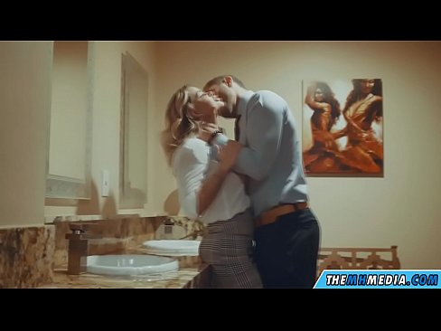 ❤️ Når en barmfagre blondine forfører deg på et offentlig toalett ❤ Russisk porno hos oss no.bassaniluigi.ru ❤